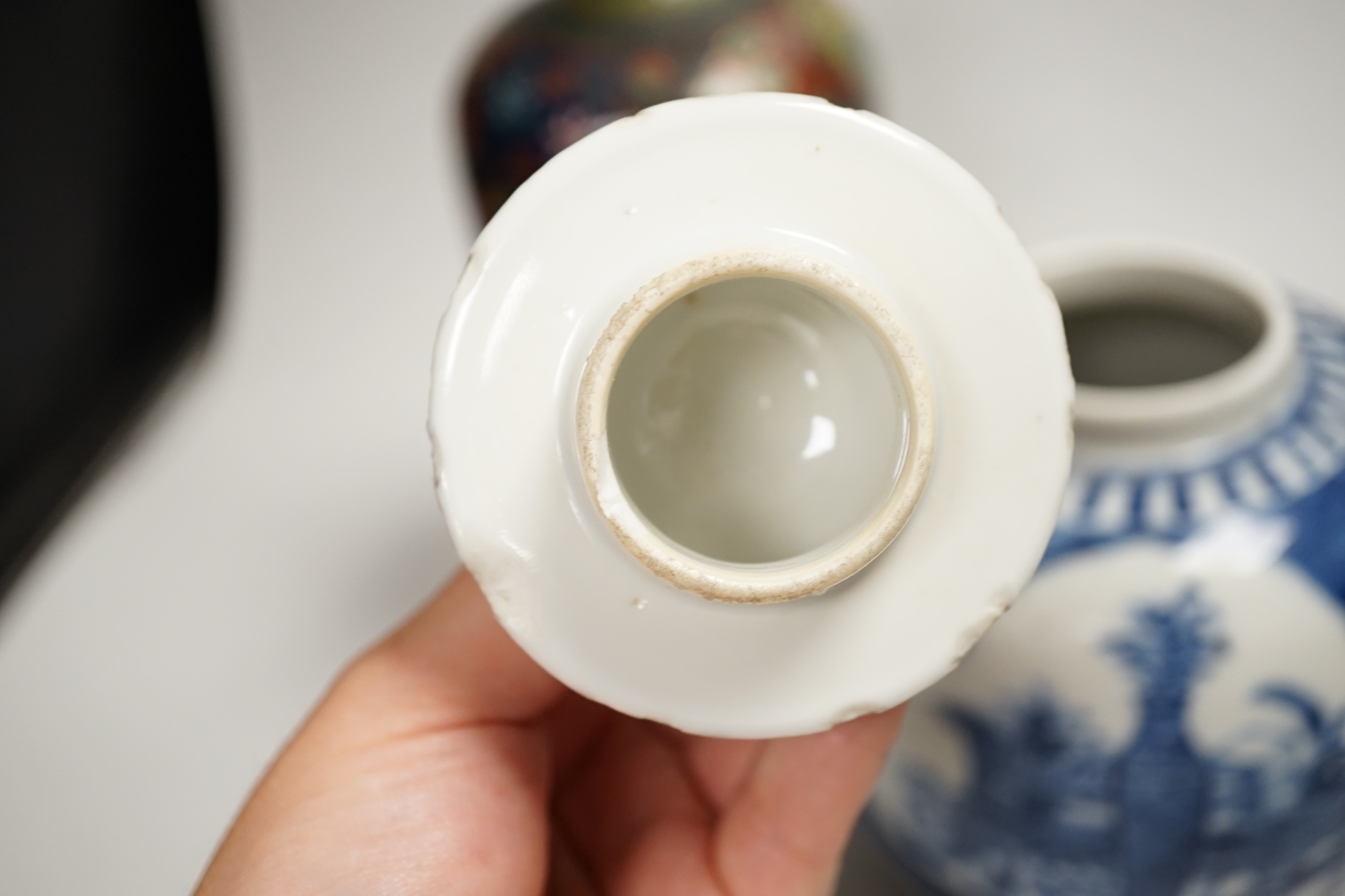 A pair of Chinese blue and white jars and associated covers and a pair of Japanese cloisonné enamel vases, cloisonné vases 21cm high